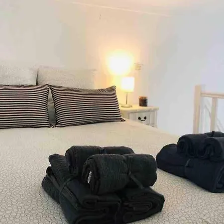 Lions Rue Montaigne, 200m Palais Des Festivals *